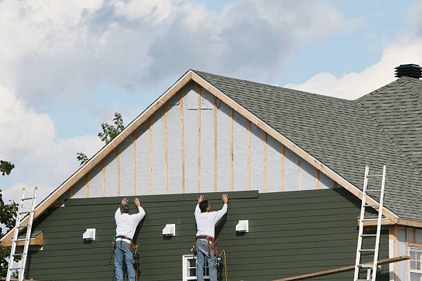 Professional Siding technician working in Amity, OR
